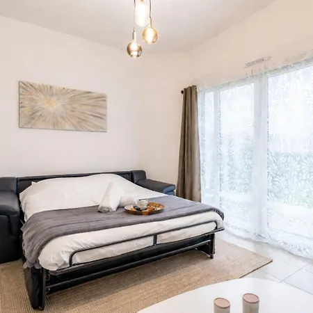 Terrasse - 4p Disneyland Paris 15' - Wifi & Parking Appartement Chessy (Seine-et-Marne)